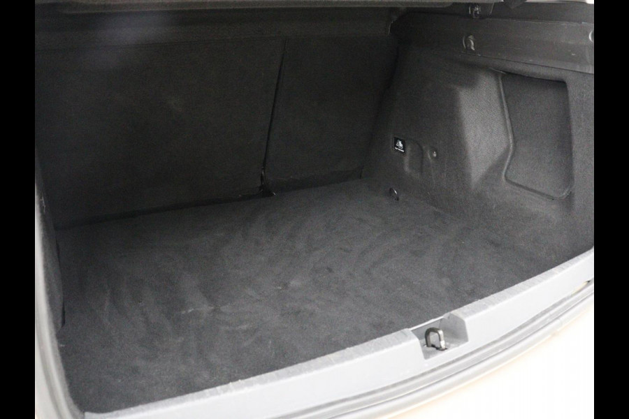 Dacia Duster 1.3 TCe Prestige | 360 Camera | Trekhaak | Carplay | Navigatie | Climate control | Dodehoek detectie | Parkeerhulp | Cruise control | Bluetooth | Origineel NL