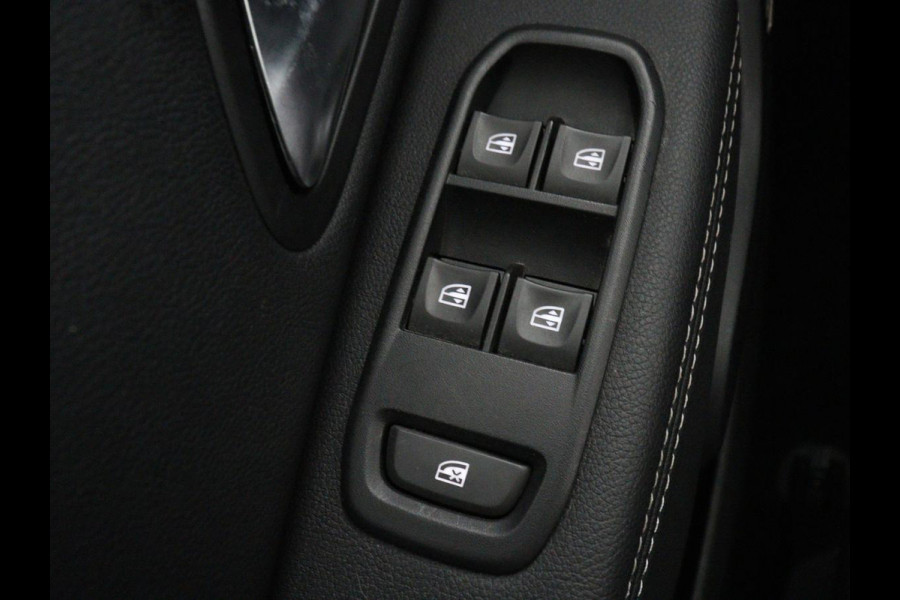 Dacia Duster 1.3 TCe Prestige | 360 Camera | Trekhaak | Carplay | Navigatie | Climate control | Dodehoek detectie | Parkeerhulp | Cruise control | Bluetooth | Origineel NL