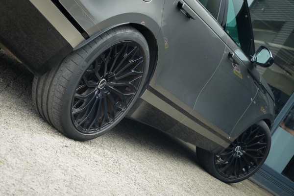 Land Rover Range Rover Velar 3.0 V6 AWD First Edition / Pano / Luchtvering / Meridian Surround / 23''