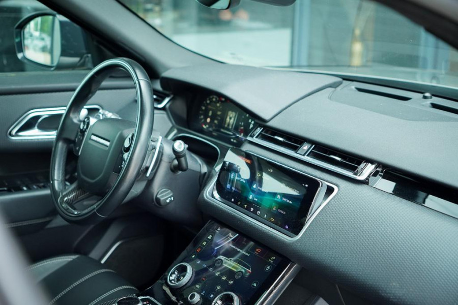 Land Rover Range Rover Velar 3.0 V6 AWD First Edition / Pano / Luchtvering / Meridian Surround / 23''