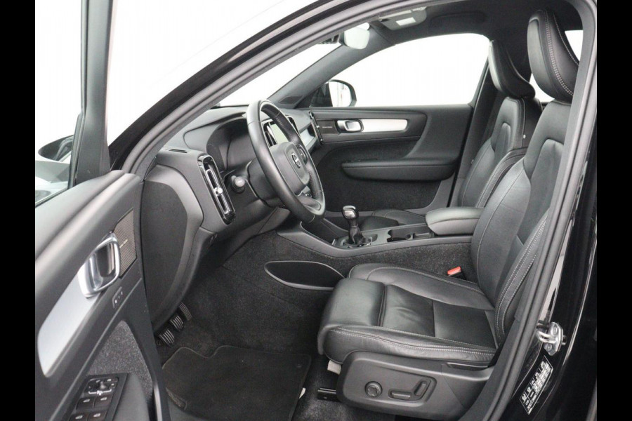 Volvo XC40 1.5 T3 Inscription | Leder | Stoelverwarming | Trekhaak | Carplay | Harman/Kardon | Camera | Keyless | Navigatie | Achterbankverwarming | Memory | Full LED | Cruise control | Parkeerhulp