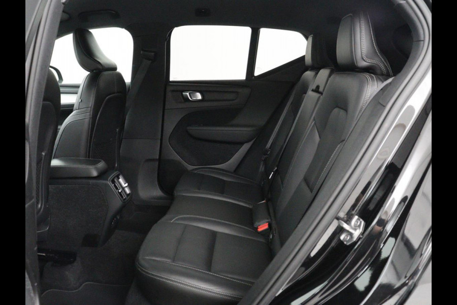 Volvo XC40 1.5 T3 Inscription | Leder | Stoelverwarming | Trekhaak | Carplay | Harman/Kardon | Camera | Keyless | Navigatie | Achterbankverwarming | Memory | Full LED | Cruise control | Parkeerhulp