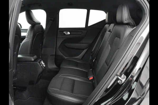 Volvo XC40 1.5 T3 Inscription | Leder | Stoelverwarming | Trekhaak | Carplay | Harman/Kardon | Camera | Keyless | Navigatie | Achterbankverwarming | Memory | Full LED | Cruise control | Parkeerhulp
