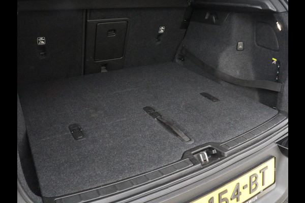 Volvo XC40 1.5 T3 Inscription | Leder | Stoelverwarming | Trekhaak | Carplay | Harman/Kardon | Camera | Keyless | Navigatie | Achterbankverwarming | Memory | Full LED | Cruise control | Parkeerhulp