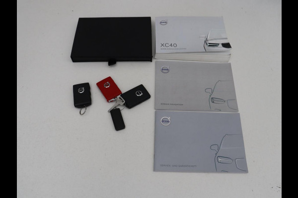 Volvo XC40 1.5 T3 Inscription | Leder | Stoelverwarming | Trekhaak | Carplay | Harman/Kardon | Camera | Keyless | Navigatie | Achterbankverwarming | Memory | Full LED | Cruise control | Parkeerhulp
