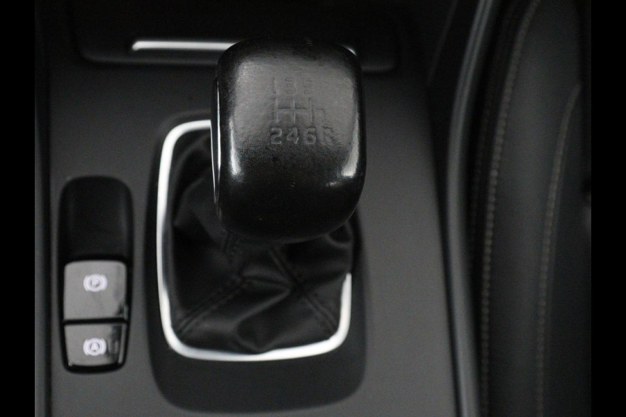 Volvo XC40 1.5 T3 Inscription | Leder | Stoelverwarming | Trekhaak | Carplay | Harman/Kardon | Camera | Keyless | Navigatie | Achterbankverwarming | Memory | Full LED | Cruise control | Parkeerhulp