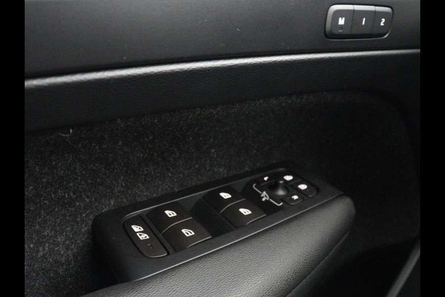 Volvo XC40 1.5 T3 Inscription | Leder | Stoelverwarming | Trekhaak | Carplay | Harman/Kardon | Camera | Keyless | Navigatie | Achterbankverwarming | Memory | Full LED | Cruise control | Parkeerhulp