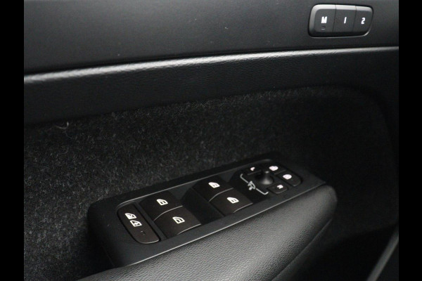 Volvo XC40 1.5 T3 Inscription | Leder | Stoelverwarming | Trekhaak | Carplay | Harman/Kardon | Camera | Keyless | Navigatie | Achterbankverwarming | Memory | Full LED | Cruise control | Parkeerhulp