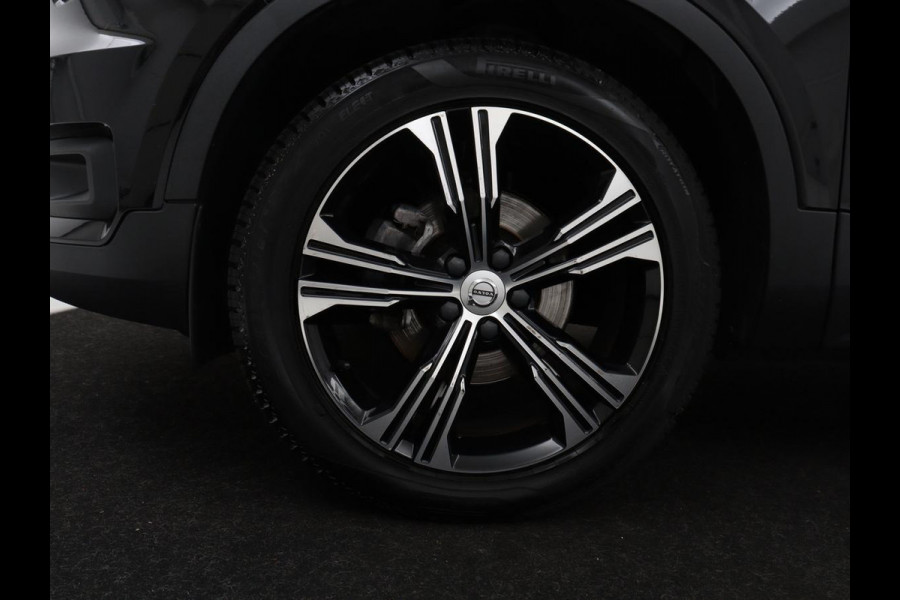 Volvo XC40 1.5 T3 Inscription | Leder | Stoelverwarming | Trekhaak | Carplay | Harman/Kardon | Camera | Keyless | Navigatie | Achterbankverwarming | Memory | Full LED | Cruise control | Parkeerhulp
