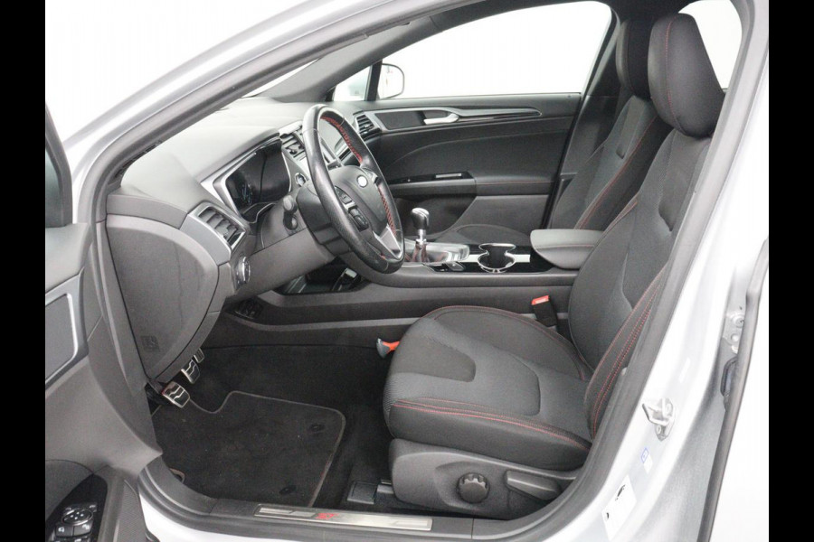 Ford Mondeo 1.5 ST Line | Trekhaak | Stoelverwarming | Keyless | Carplay | Navigatie | Stuurverwarming | Park Assist | Sfeerverlichting | DAB | Climate control | Bluetooth | Cruise control | Origineel NL