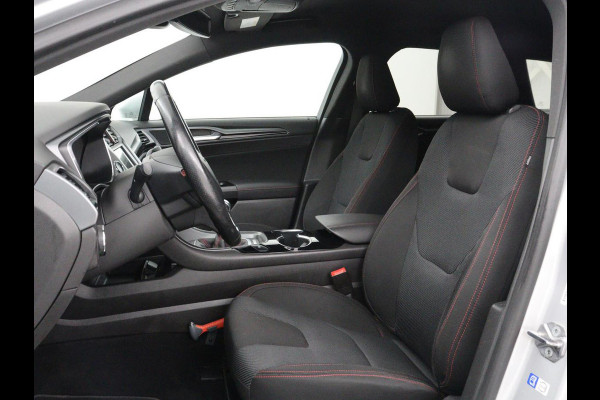 Ford Mondeo 1.5 ST Line | Trekhaak | Stoelverwarming | Keyless | Carplay | Navigatie | Stuurverwarming | Park Assist | Sfeerverlichting | DAB | Climate control | Bluetooth | Cruise control | Origineel NL