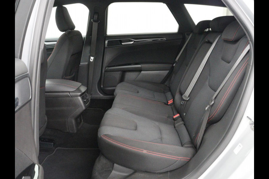 Ford Mondeo 1.5 ST Line | Trekhaak | Stoelverwarming | Keyless | Carplay | Navigatie | Stuurverwarming | Park Assist | Sfeerverlichting | DAB | Climate control | Bluetooth | Cruise control | Origineel NL