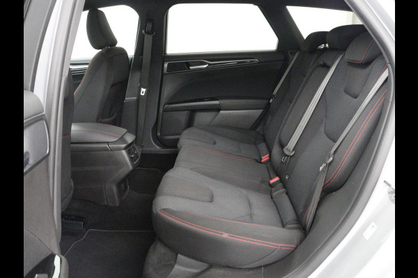 Ford Mondeo 1.5 ST Line | Trekhaak | Stoelverwarming | Keyless | Carplay | Navigatie | Stuurverwarming | Park Assist | Sfeerverlichting | DAB | Climate control | Bluetooth | Cruise control | Origineel NL