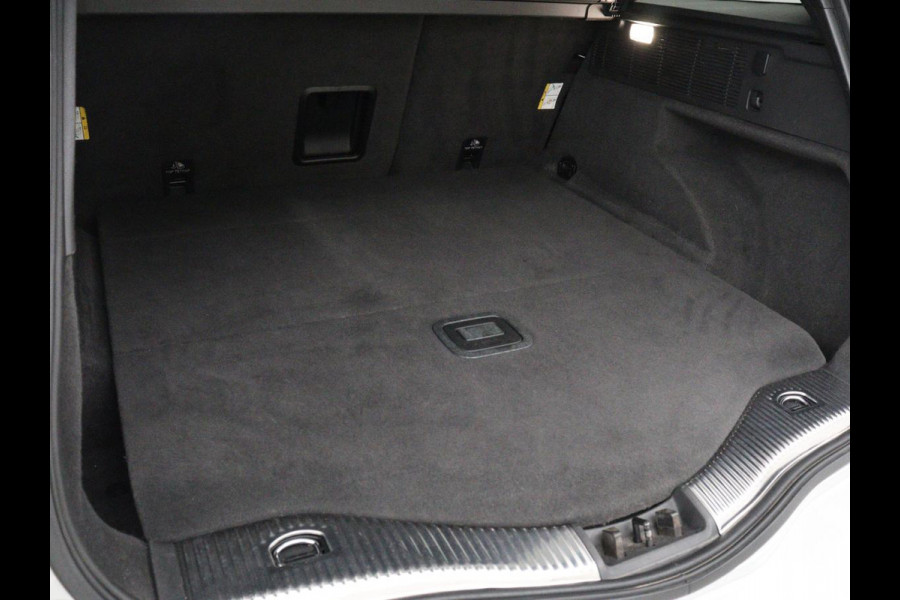 Ford Mondeo 1.5 ST Line | Trekhaak | Stoelverwarming | Keyless | Carplay | Navigatie | Stuurverwarming | Park Assist | Sfeerverlichting | DAB | Climate control | Bluetooth | Cruise control | Origineel NL
