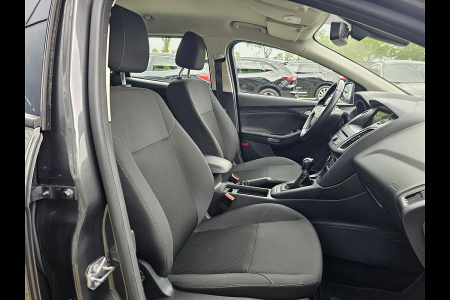 Ford FOCUS Wagon 1.0 Lease Edition Navigatie | Cruise control | Apple Carplay / Android auto | PDC achter etc.