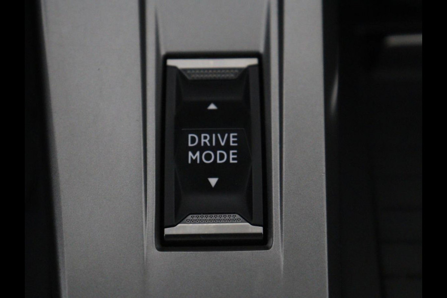 Peugeot 308 1.6 HYbrid 180 Allure Pack Business | SOH 93,8% | Trekhaak | Adaptive cruise | Half leder | Camera | Carplay | Navigatie | Keyless | Full LED | Parkeerhulp | Climate control | PHEV | Plug In