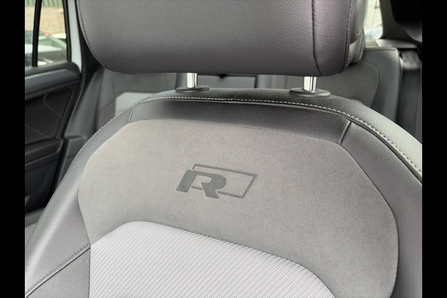 Volkswagen Tiguan 1.5 TSI ACT Highline Business R VAN: 30.900,- VOOR: 27.877,- UW WKVOORDEEL: 3.023,- | 3X R-LINE | R-LINE BINNEN + BUITEN + ONDERSTEL | PANORAMADAK | DIGITAAL COCKPIT | ACHTERUITRIJCAMERA | ONDERHOUDSHISTORIE COMPLEET | APPLE CARPLAY | TREKHAAK