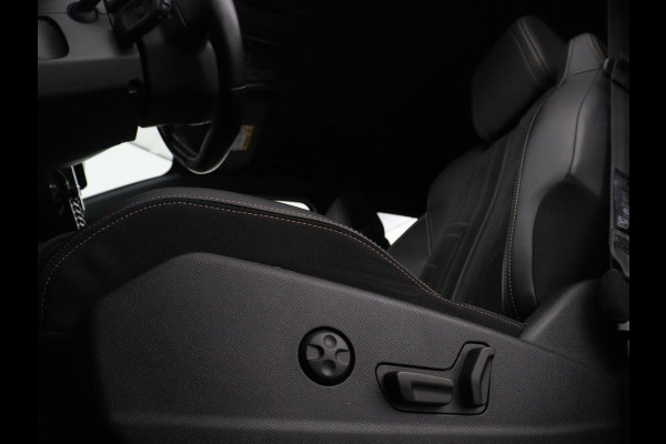 Peugeot 3008 1.6 HYbrid 225 GT Pack Business | SOH 92,5% | Stoelverwarming | Focal Sound | Adaptive cruise | 360 Camera | Alcantara | Carplay | Massage | Memory | Navigatie | Park Assist | PHEV | Plug In