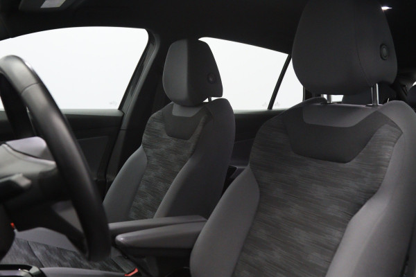 Volkswagen ID.4 Life 77 kWh 204 PK, Trekhaak, Carplay, WInterpakket, Adap. Cruise Control