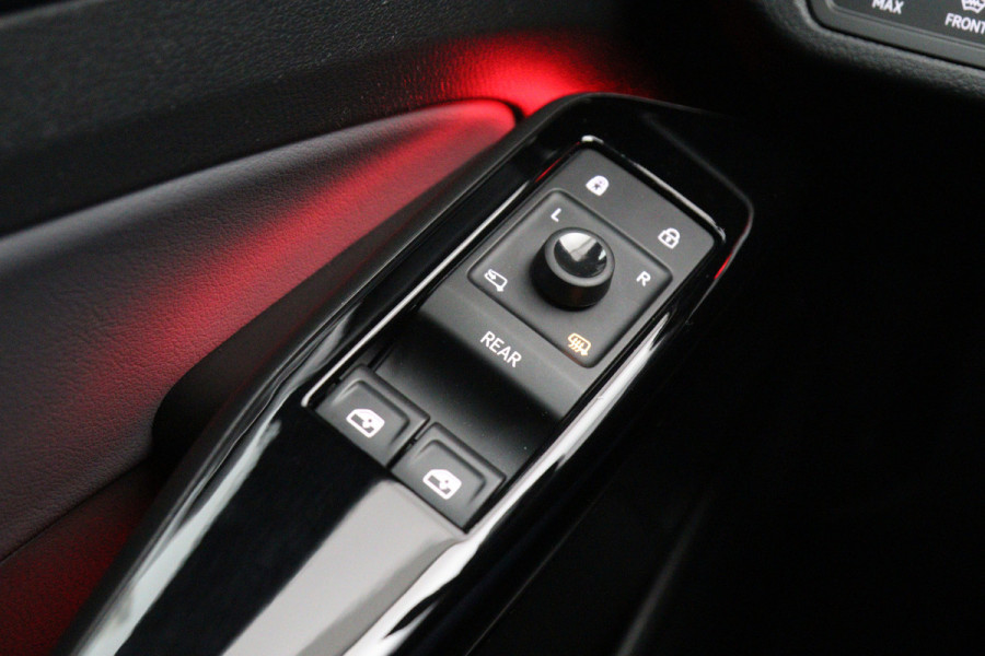 Volkswagen ID.4 Life 77 kWh 204 PK, Trekhaak, Carplay, WInterpakket, Adap. Cruise Control
