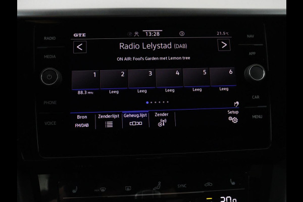 Volkswagen Arteon Shooting Brake 1.4 TSI eHybrid R-Line Business+ | SOH 91,1% | Panoramadak | Trekhaak | Stoelverwarming | Matrix LED | Carplay | Sfeerverlichting | Adaptive cruise | Leder/Alcantara | PHEV | Plug In