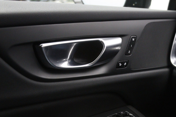 Volvo V60 2.0 T6 350 PK Plug-in hybrid AWD Plus Dark Long Range, Trekhaak, Camera, Winterpakket, Leder, Memory