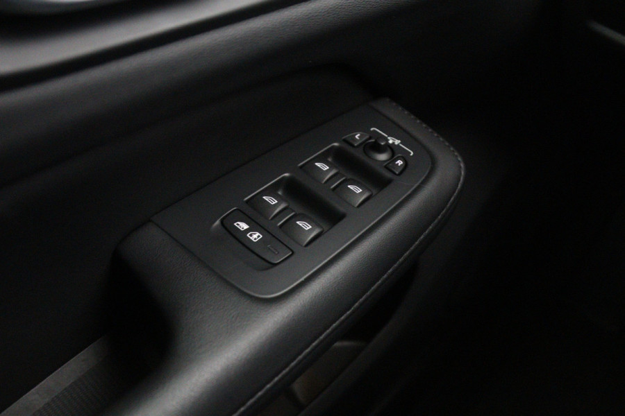 Volvo V60 2.0 T6 350 PK Plug-in hybrid AWD Plus Dark Long Range, Trekhaak, Camera, Winterpakket, Leder, Memory