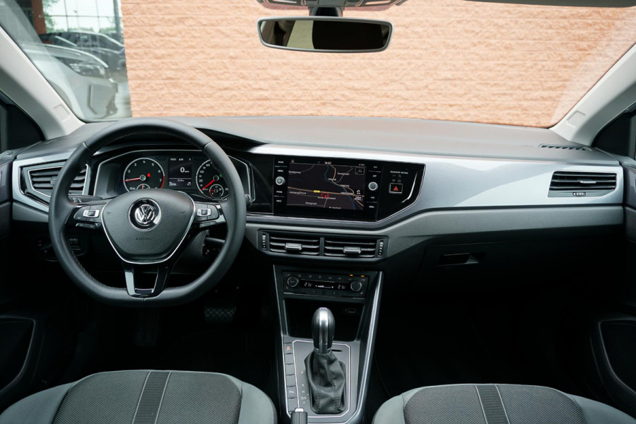 Volkswagen Polo 1.0 TSI Highline DSG + NAVI / STOELVERWARMING / ACC