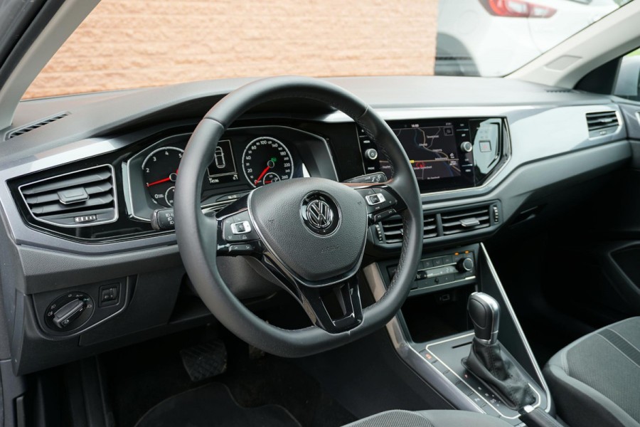 Volkswagen Polo 1.0 TSI Highline DSG + NAVI / STOELVERWARMING / ACC