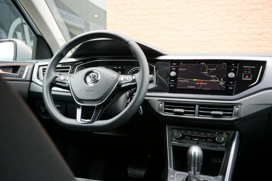 Volkswagen Polo 1.0 TSI Highline DSG + NAVI / STOELVERWARMING / ACC