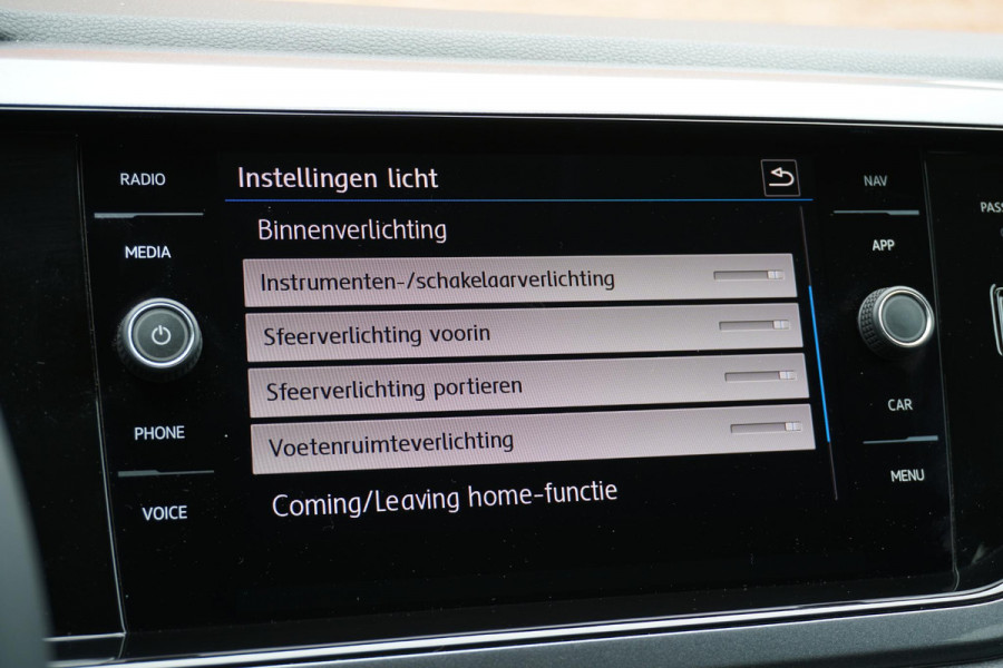 Volkswagen Polo 1.0 TSI Highline DSG + NAVI / STOELVERWARMING / ACC