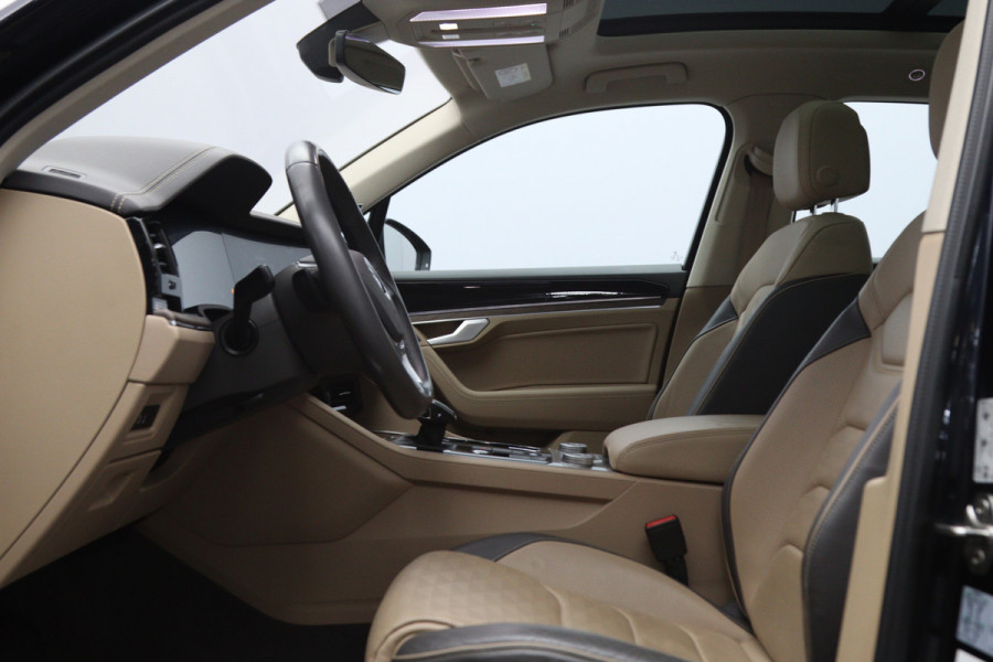 Volkswagen Touareg 3.0 TDI 286 PK R-Line, Luchtvering, Trekhaak, Panoramadak, Adap. Cruise Control
