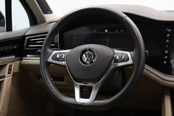 Volkswagen Touareg 3.0 TDI 286 PK R-Line, Luchtvering, Trekhaak, Panoramadak, Adap. Cruise Control