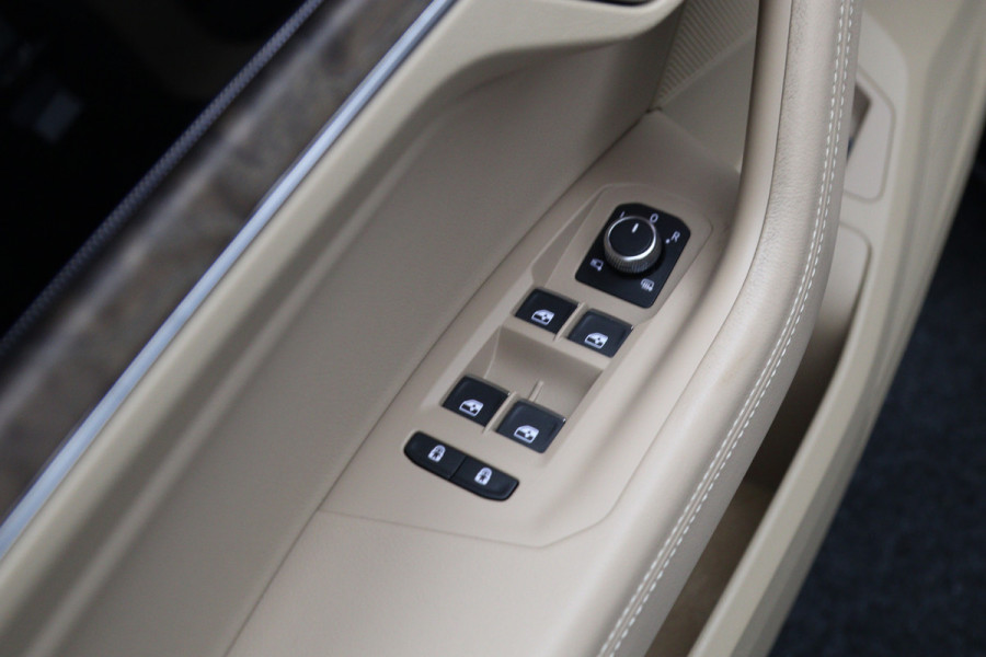 Volkswagen Touareg 3.0 TDI 286 PK R-Line, Luchtvering, Trekhaak, Panoramadak, Adap. Cruise Control