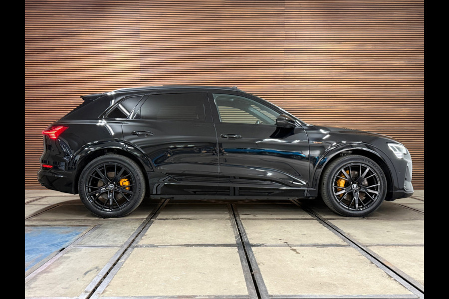 Audi e-tron 55 quattro S-line Black edition 407pk 95 kWh | VOL! | Pano | Trekhaak | B&O Sound | ACC | HuD | City&Tour Assist Pack