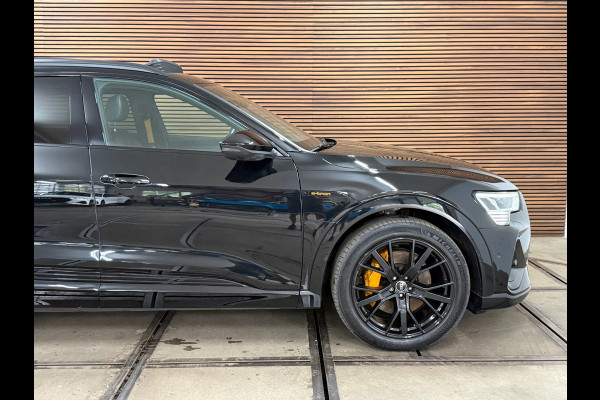 Audi e-tron 55 quattro S-line Black edition 407pk 95 kWh | VOL! | Pano | Trekhaak | B&O Sound | ACC | HuD | City&Tour Assist Pack