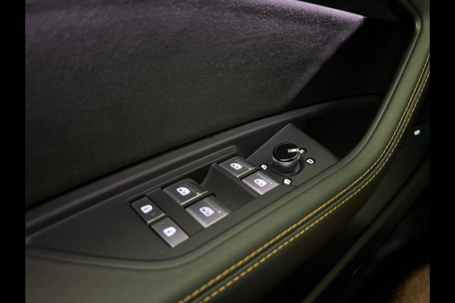 Audi e-tron 55 quattro S-line Black edition 407pk 95 kWh | VOL! | Pano | Trekhaak | B&O Sound | ACC | HuD | City&Tour Assist Pack