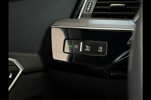 Audi e-tron 55 quattro S-line Black edition 407pk 95 kWh | VOL! | Pano | Trekhaak | B&O Sound | ACC | HuD | City&Tour Assist Pack