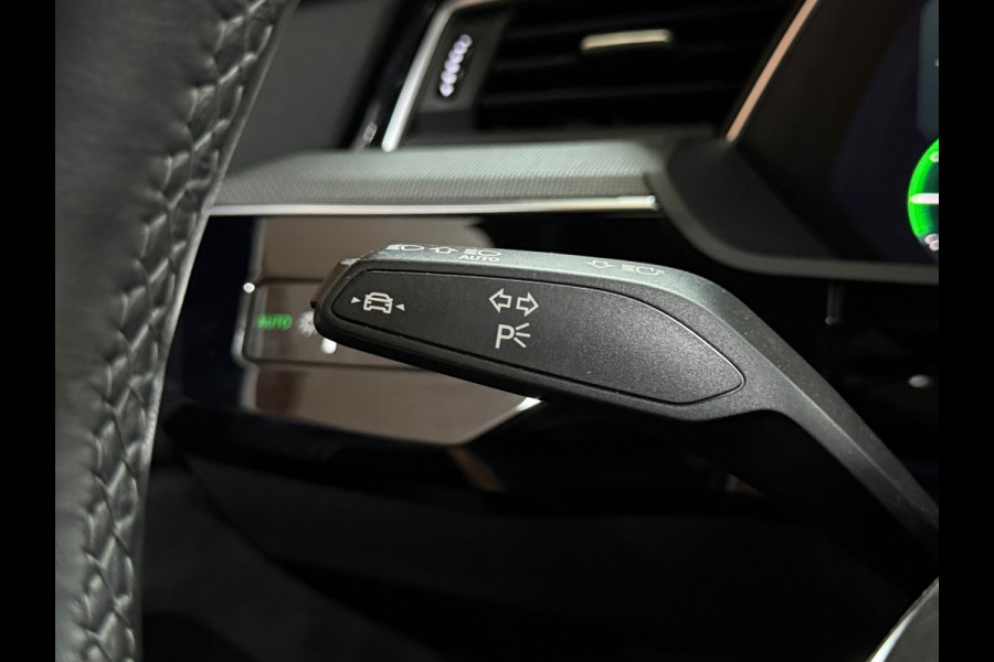 Audi e-tron 55 quattro S-line Black edition 407pk 95 kWh | VOL! | Pano | Trekhaak | B&O Sound | ACC | HuD | City&Tour Assist Pack