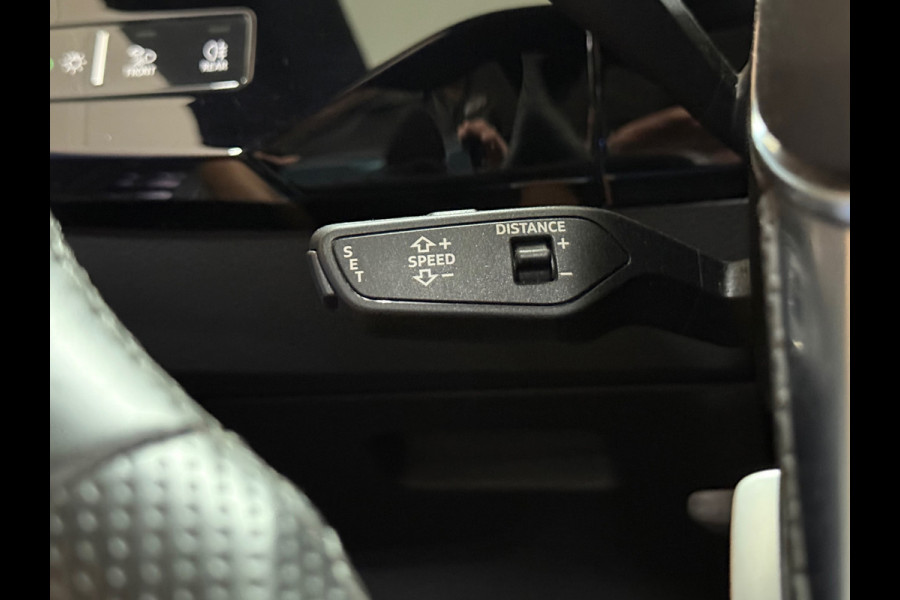 Audi e-tron 55 quattro S-line Black edition 407pk 95 kWh | VOL! | Pano | Trekhaak | B&O Sound | ACC | HuD | City&Tour Assist Pack