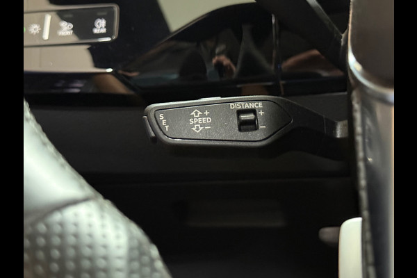 Audi e-tron 55 quattro S-line Black edition 407pk 95 kWh | VOL! | Pano | Trekhaak | B&O Sound | ACC | HuD | City&Tour Assist Pack