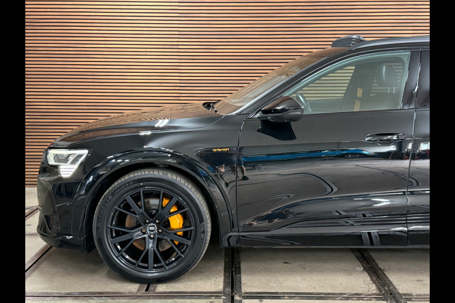 Audi e-tron 55 quattro S-line Black edition 407pk 95 kWh | VOL! | Pano | Trekhaak | B&O Sound | ACC | HuD | City&Tour Assist Pack
