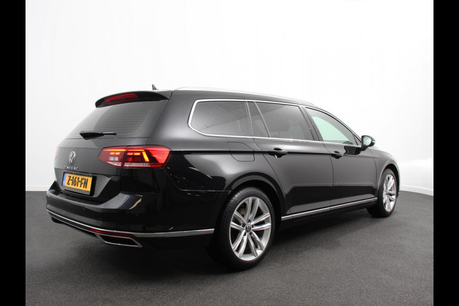 Volkswagen Passat Variant 1.5 TSI 150 pk DSG Elegance High Navigatie Apple Carplay/Android Auto Parkeersensoren Camera Elektrische achterklep Adaptieve Cruise Control Virtual Cockpit Afneembare trekhaak Ledverlichting Bestuurderstoel elektrisch
