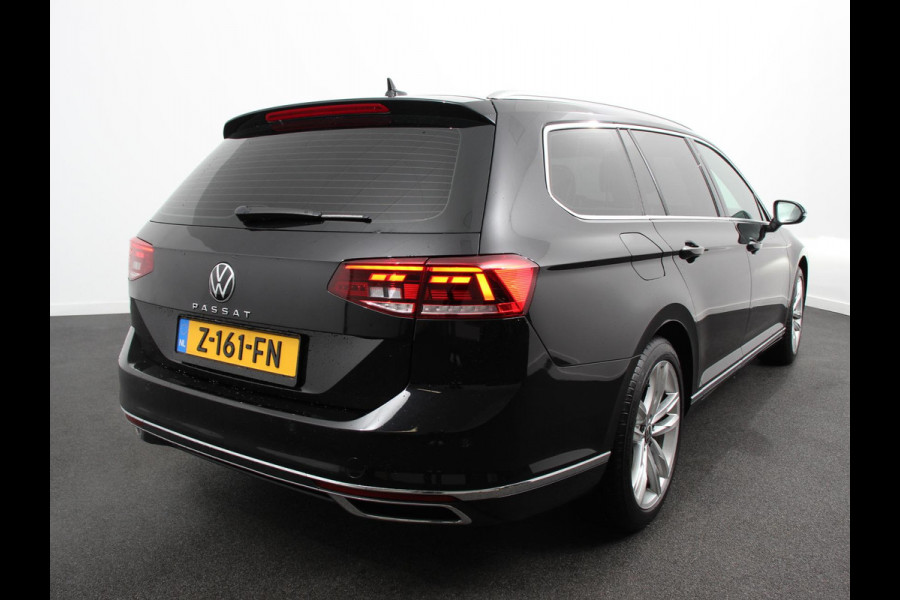 Volkswagen Passat Variant 1.5 TSI 150 pk DSG Elegance High Navigatie Apple Carplay/Android Auto Parkeersensoren Camera Elektrische achterklep Adaptieve Cruise Control Virtual Cockpit Afneembare trekhaak Ledverlichting Bestuurderstoel elektrisch