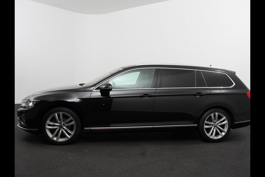 Volkswagen Passat Variant 1.5 TSI 150 pk DSG Elegance High Navigatie Apple Carplay/Android Auto Parkeersensoren Camera Elektrische achterklep Adaptieve Cruise Control Virtual Cockpit Afneembare trekhaak Ledverlichting Bestuurderstoel elektrisch