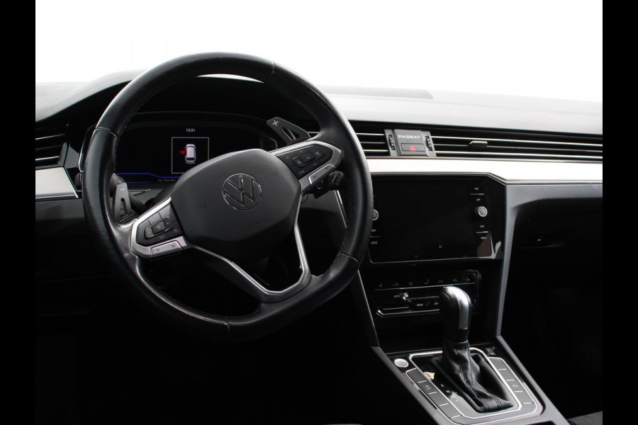 Volkswagen Passat Variant 1.5 TSI 150 pk DSG Elegance High Navigatie Apple Carplay/Android Auto Parkeersensoren Camera Elektrische achterklep Adaptieve Cruise Control Virtual Cockpit Afneembare trekhaak Ledverlichting Bestuurderstoel elektrisch
