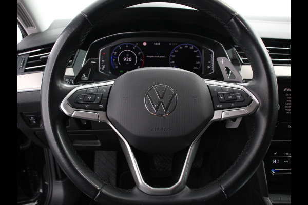 Volkswagen Passat Variant 1.5 TSI 150 pk DSG Elegance High Navigatie Apple Carplay/Android Auto Parkeersensoren Camera Elektrische achterklep Adaptieve Cruise Control Virtual Cockpit Afneembare trekhaak Ledverlichting Bestuurderstoel elektrisch