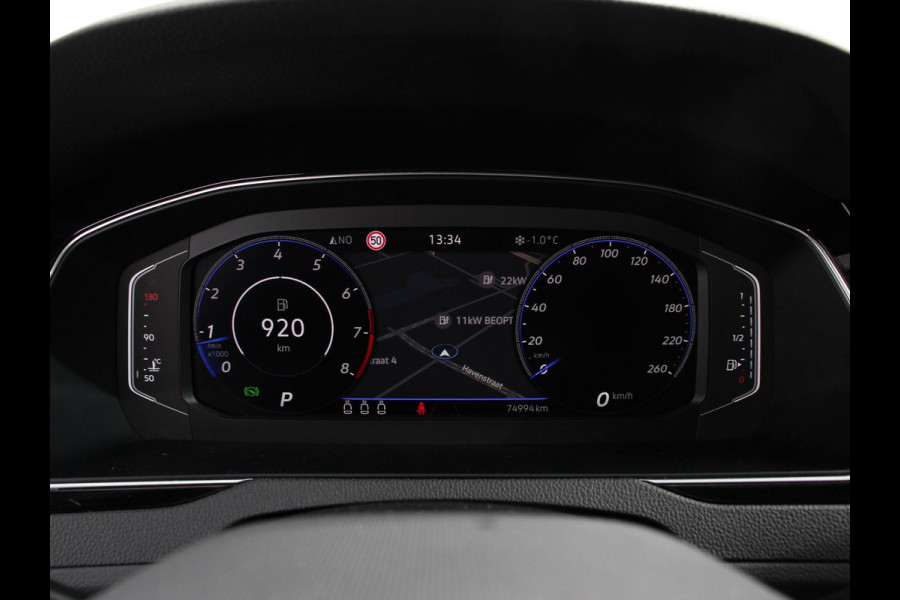 Volkswagen Passat Variant 1.5 TSI 150 pk DSG Elegance High Navigatie Apple Carplay/Android Auto Parkeersensoren Camera Elektrische achterklep Adaptieve Cruise Control Virtual Cockpit Afneembare trekhaak Ledverlichting Bestuurderstoel elektrisch