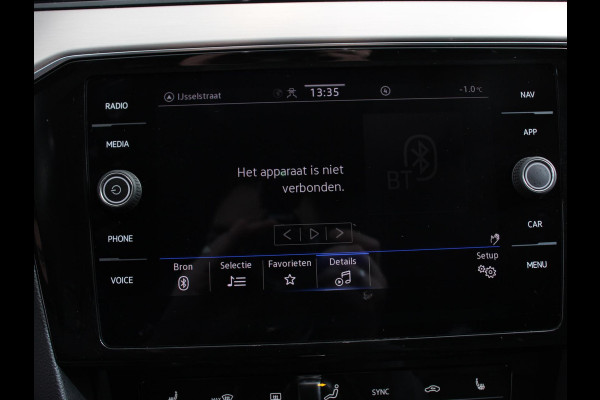 Volkswagen Passat Variant 1.5 TSI 150 pk DSG Elegance High Navigatie Apple Carplay/Android Auto Parkeersensoren Camera Elektrische achterklep Adaptieve Cruise Control Virtual Cockpit Afneembare trekhaak Ledverlichting Bestuurderstoel elektrisch