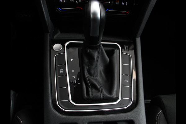 Volkswagen Passat Variant 1.5 TSI 150 pk DSG Elegance High Navigatie Apple Carplay/Android Auto Parkeersensoren Camera Elektrische achterklep Adaptieve Cruise Control Virtual Cockpit Afneembare trekhaak Ledverlichting Bestuurderstoel elektrisch